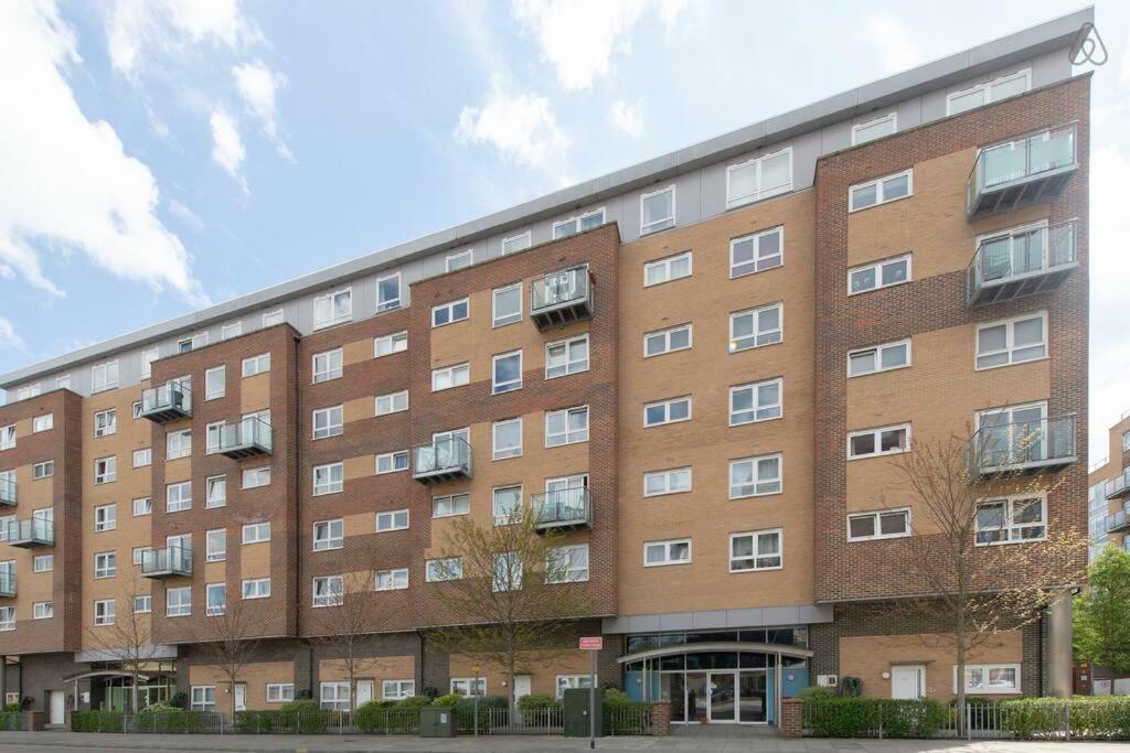 Basildon Deluxe Apartment Exterior photo